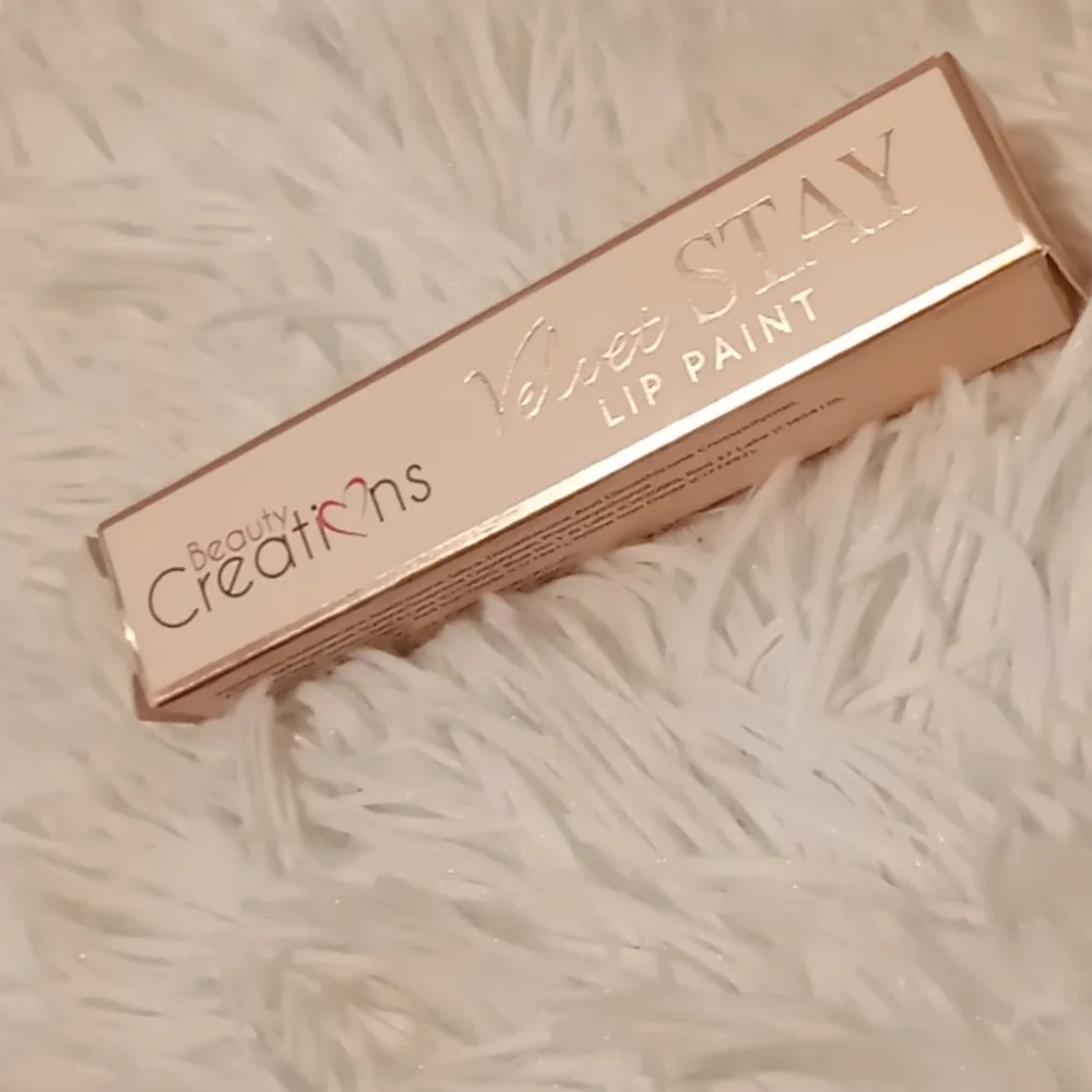 Beauty Creations Velvet Stay “Red Affair” - Picture 5 of 10